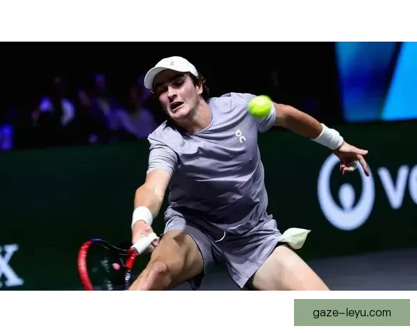 网球赛场最新动态：顶级选手激烈对决引发关注